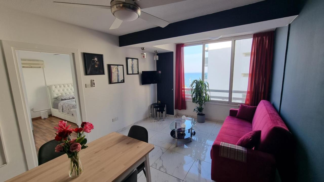 Stylish W/ Sea View + Pool + 200mbit * Larnaka